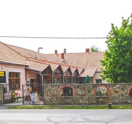 Borostyánkert Étterem&Vendégház Sitke Esterno foto