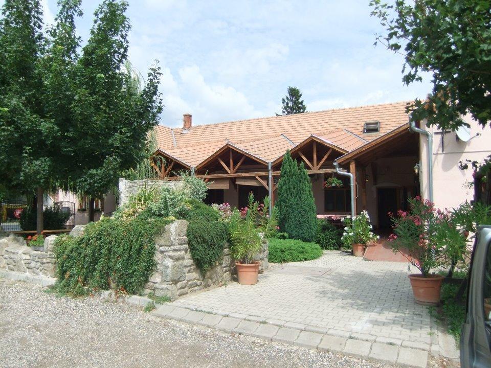 Borostyánkert Étterem&Vendégház Sitke Esterno foto