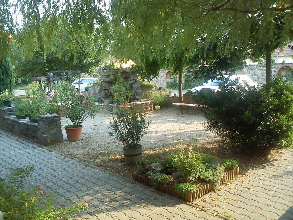 Borostyánkert Étterem&Vendégház Sitke Esterno foto