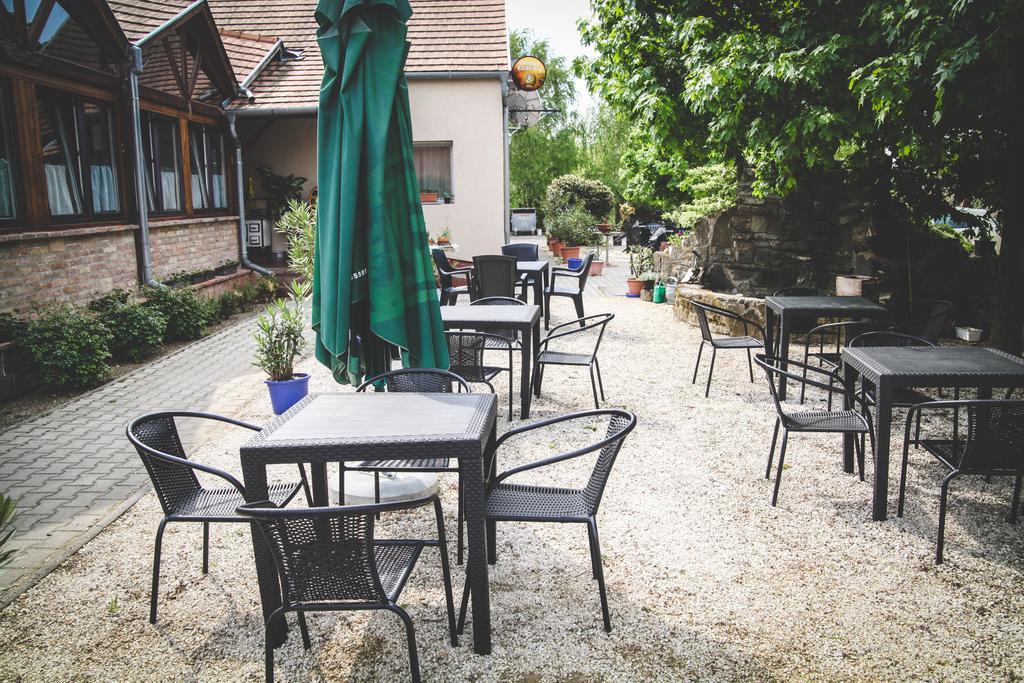 Borostyánkert Étterem&Vendégház Sitke Esterno foto