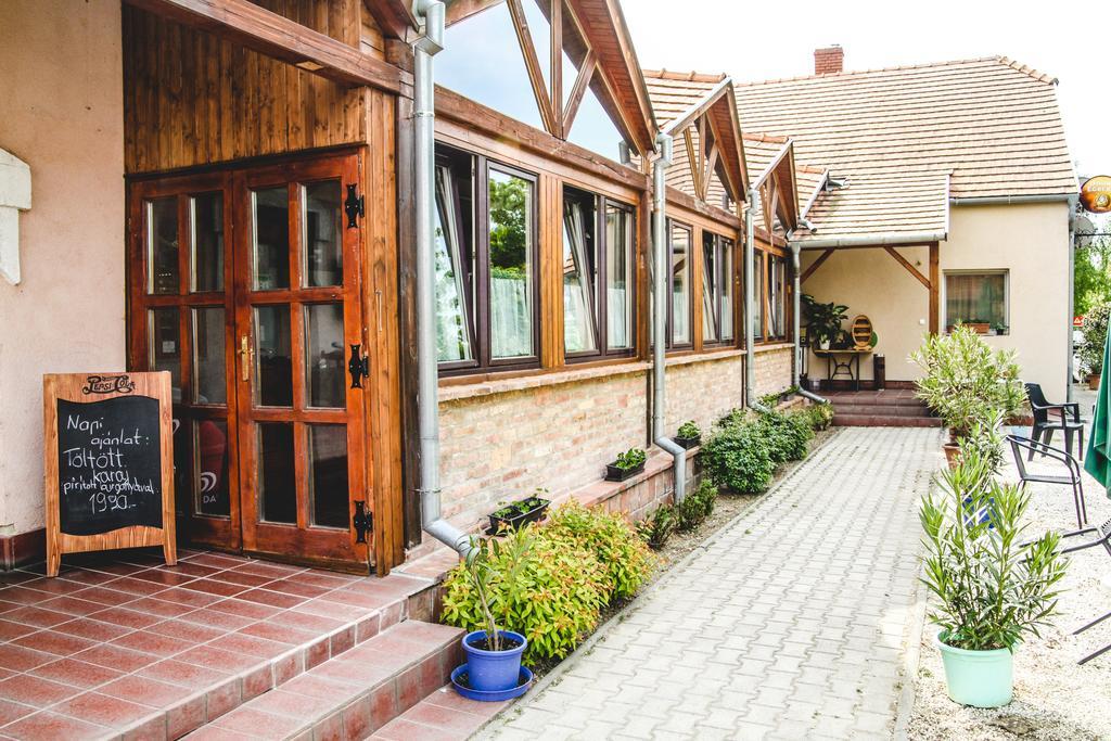 Borostyánkert Étterem&Vendégház Sitke Esterno foto
