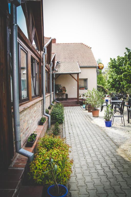 Borostyánkert Étterem&Vendégház Sitke Esterno foto
